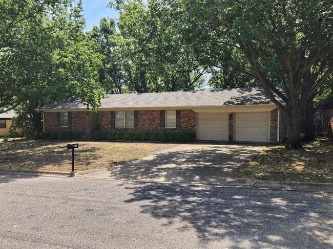 Foto del edificio - 841 Hillside Dr