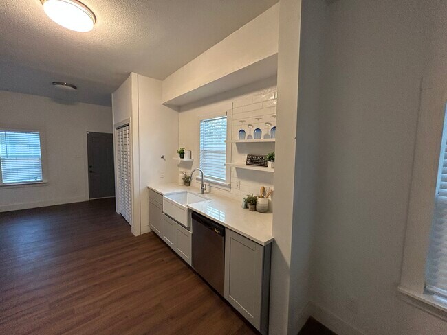 Foto del edificio - 108 Fairfax St