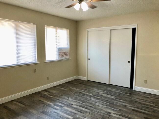 Foto del edificio - $1,699 Shaw and Minnewawa, 2 Bedroom Duple...