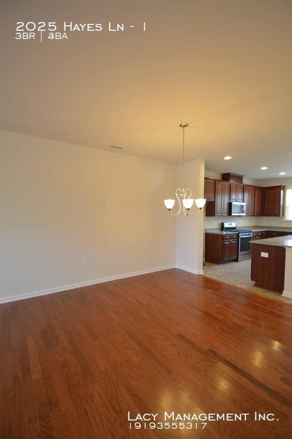 Foto del edificio - 2025 Hayes Ln