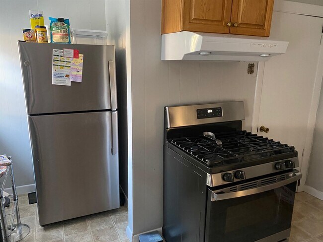 Foto del edificio - 76 Endicott Ave