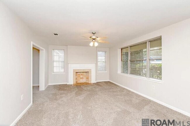 Foto del edificio - 1725 April St