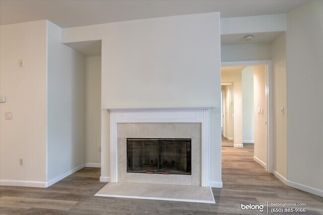 Building Photo - 905 Sunrose Ter