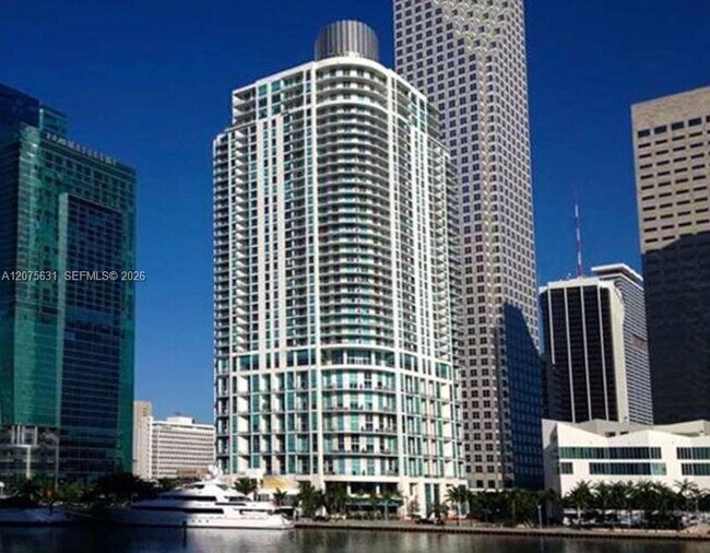 Foto del edificio - 300 S Biscayne Blvd