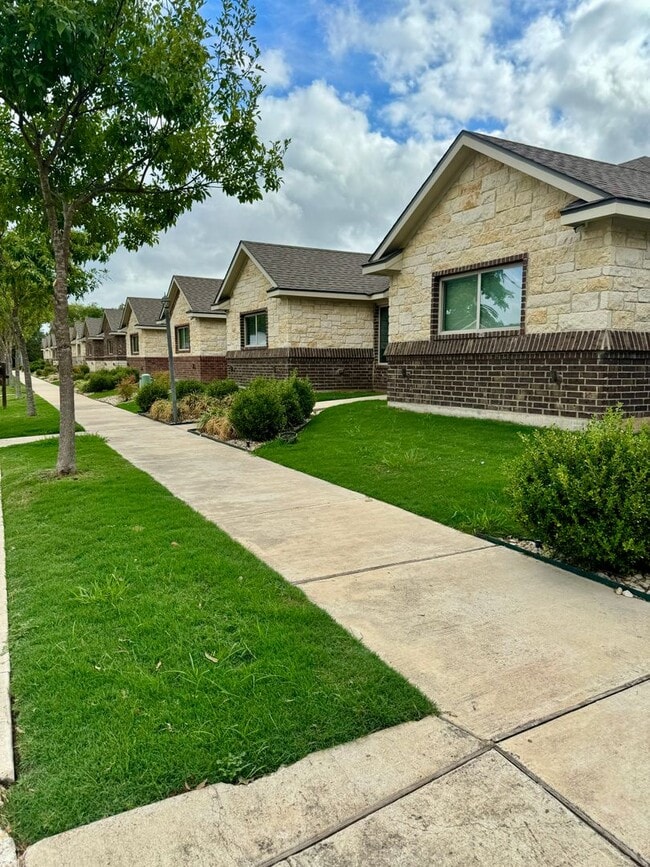 Foto del edificio - Contemporary 4/4.5 House in the Baylor Bub...