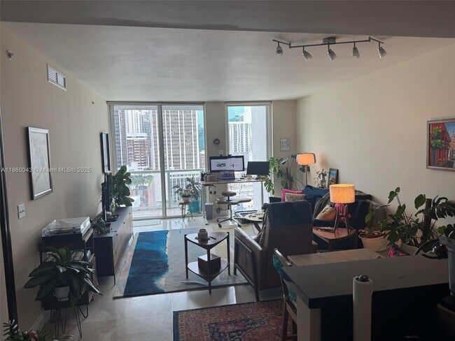 Foto del edificio - 244 Biscayne Blvd