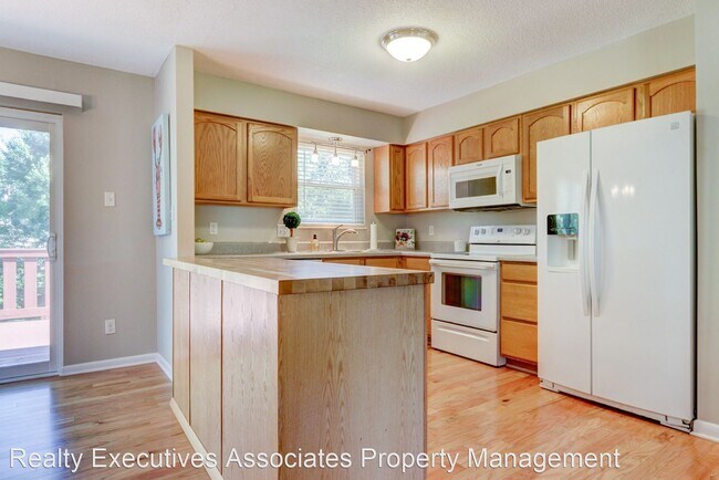 Building Photo - 3 br, 2.5 bath House - 1905 Penwood Drive