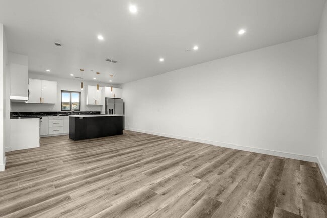 Building Photo - 1920 S Sherbourne Dr