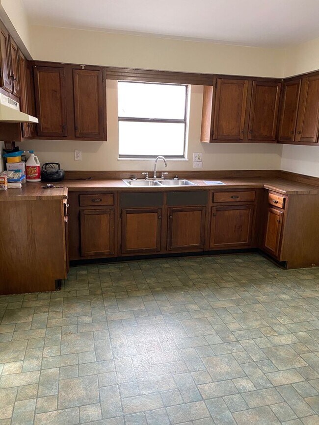 Foto del edificio - 4 Bedroom House in Alton