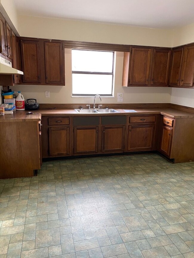 Photo - 4 Bedroom House in Alton