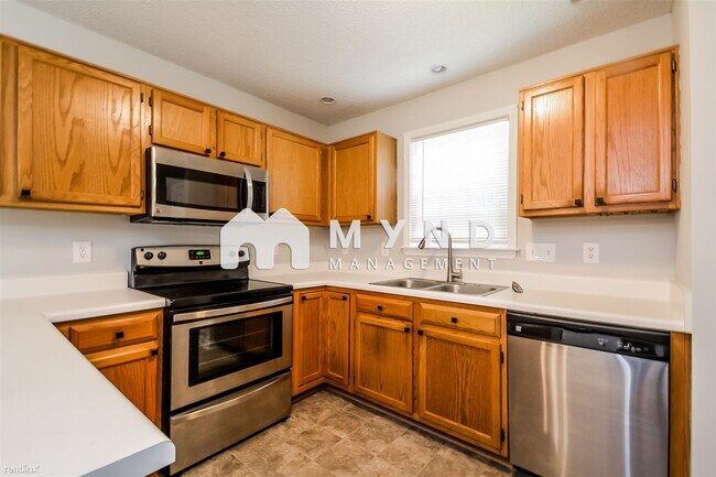 Foto del edificio - 4 br, 3 bath House - 1008 Roundtable Ct