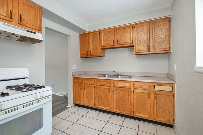 Foto del edificio - 2 BED 1.5 BATH UNIT IN THE BANBURY CONDOMINIUMS!