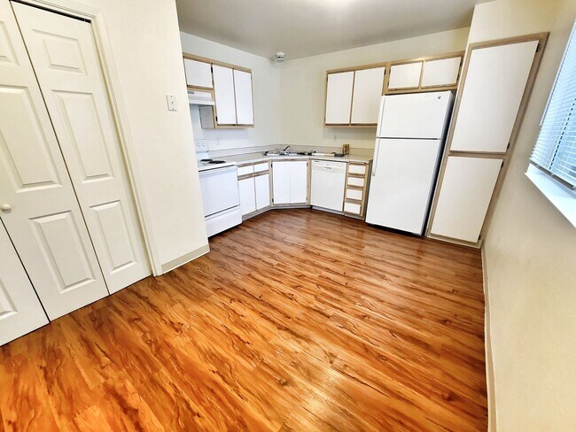 Foto del edificio - Perfect 3 bed 2 bath with gas Fireplace