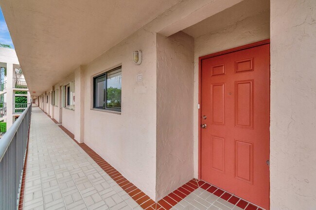 Foto del edificio - 15075 Witney Rd