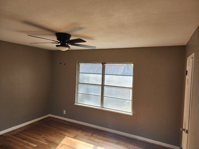 Foto del edificio - 1853 Huge Oaks St