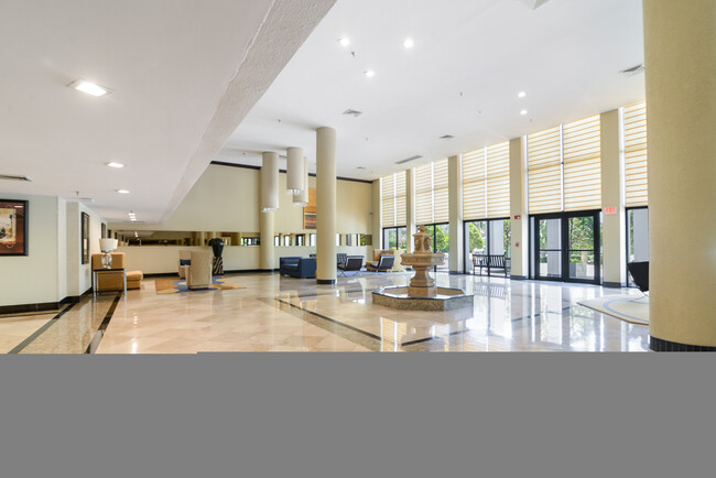 Lobby - 1010 S Ocean Blvd