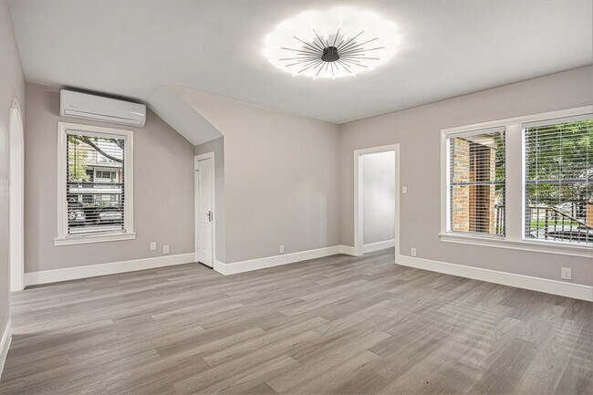 Foto del edificio - 1904 Elmen St