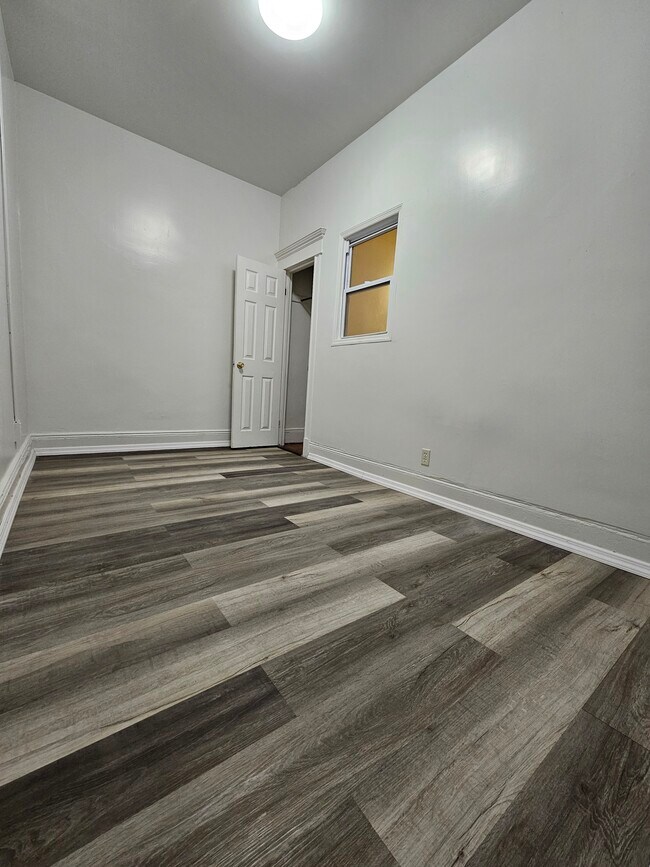 2nd bedroom also with closet - 3720 27th St