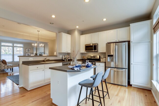 Foto del edificio - 3676 Madison Watch Way