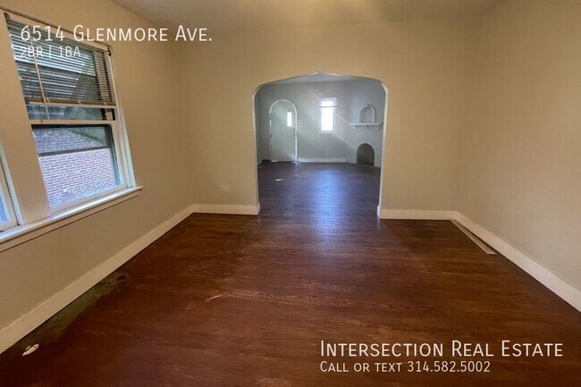 Building Photo - Adorable 2 Bedroom Cottage with Lots of Sp...