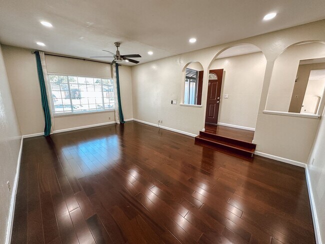 Building Photo - Dublin Home Available Now!