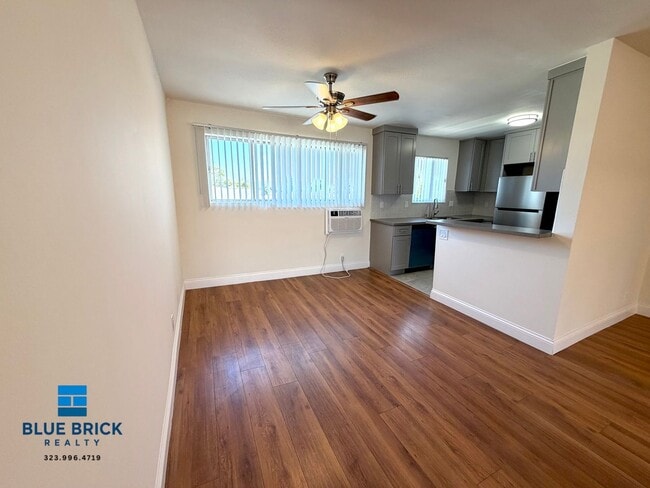 Foto del edificio - 21700 Roscoe Blvd