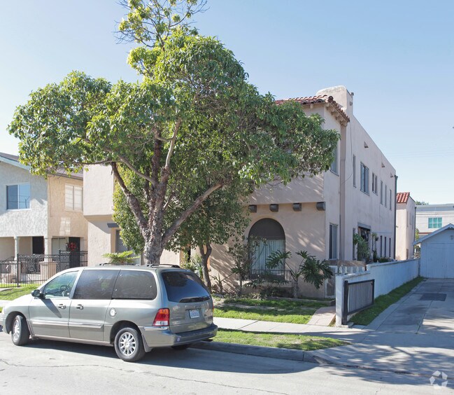  - 1915 Lime Ave