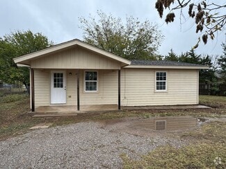 Building Photo - 705 5th St