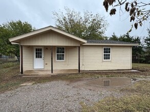 Building Photo - 705 S 5th St