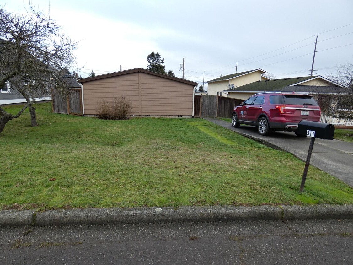 911 W 12th St, Port Angeles, WA 98363 House Rental in Port Angeles