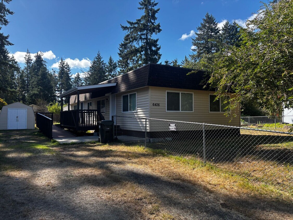 Foto principal - Remodeled 3 bed/ 2 bath with a sperate bon...