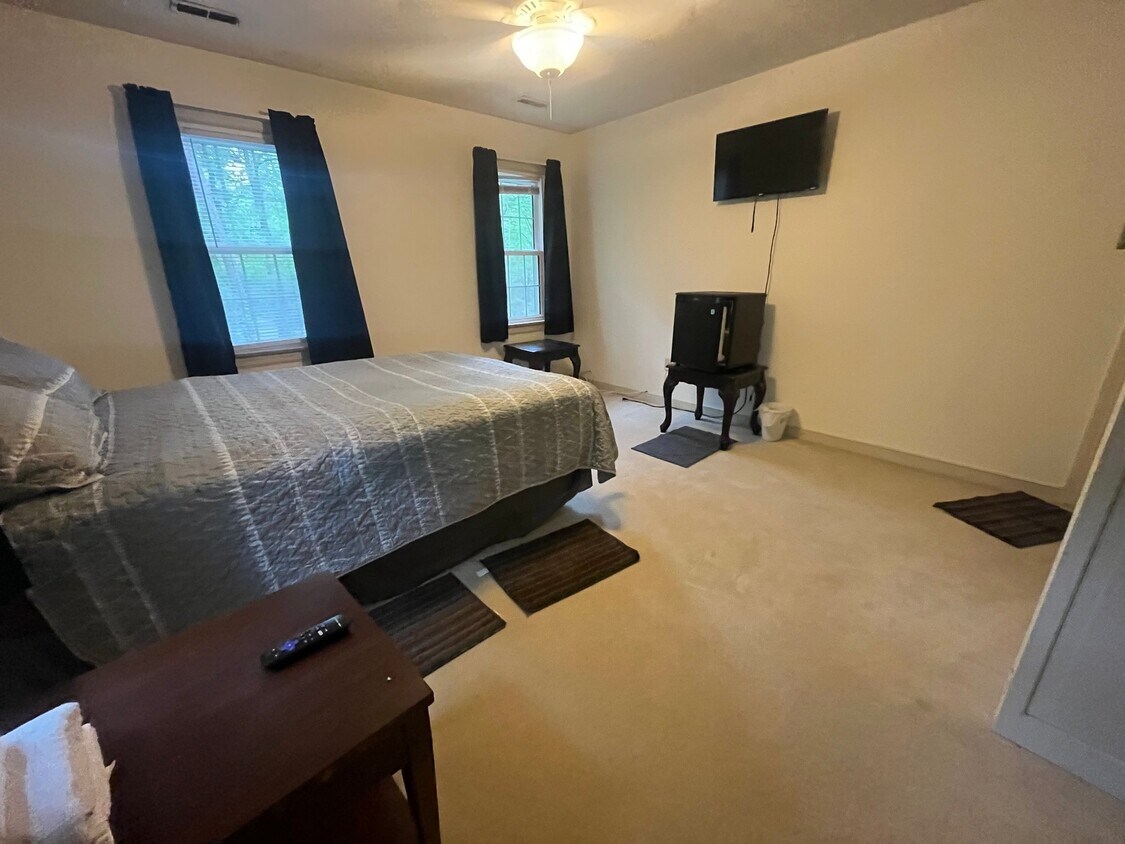Foto del edificio - 5741 Turkey Oak Rd