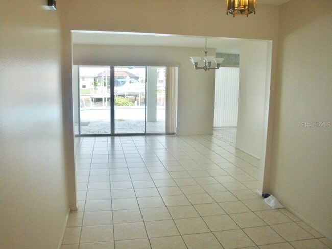 Building Photo - 910 Santa Brigida Ct