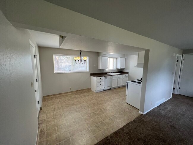 Building Photo - 1379 E 9090 S