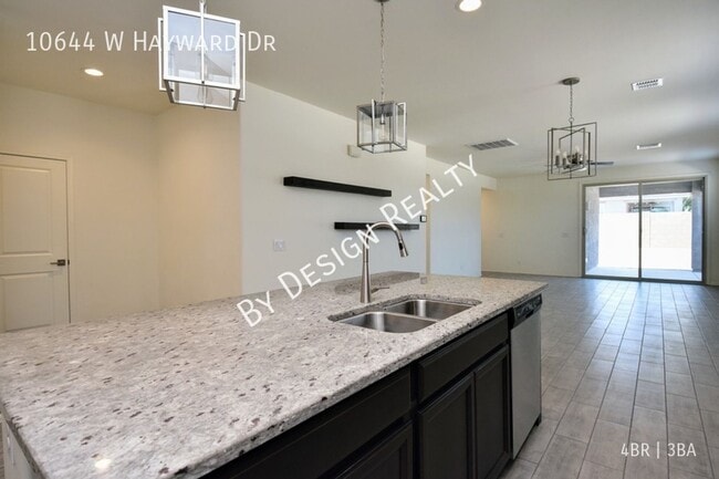 Building Photo - Like-New 4BR/3BA Corner Lot Home in Gladde...