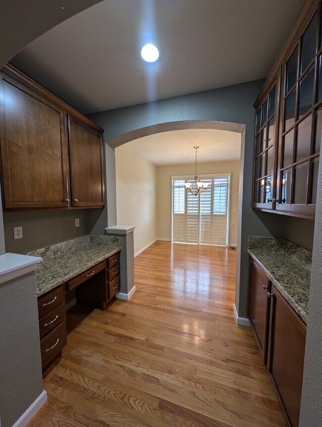 Foto del edificio - Great Lowry Townhome!