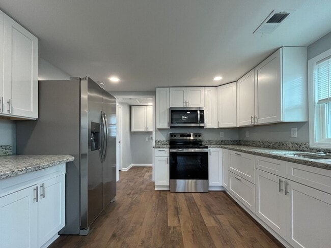 Building Photo - Brand New Renovated 2/1 in Easley!