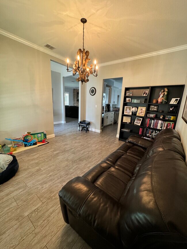 Building Photo - 6609 Mosswood Dr