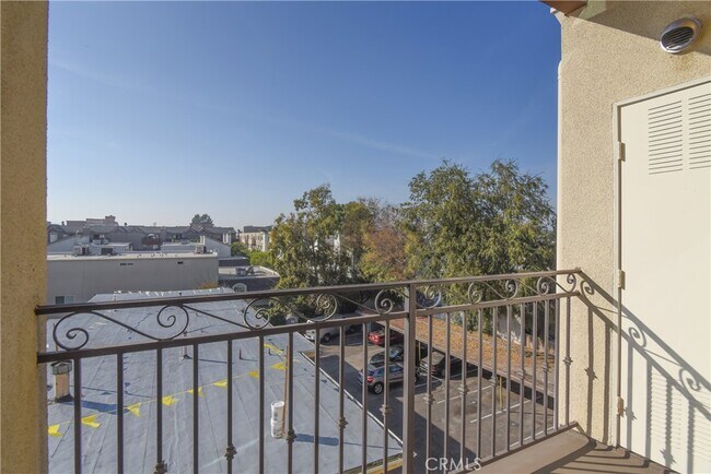 Building Photo - 11925 Kling St