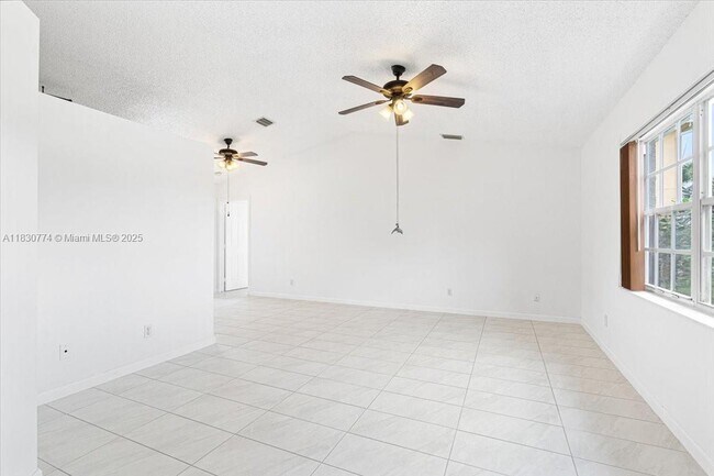 Foto del edificio - 3749 SW Kasin St