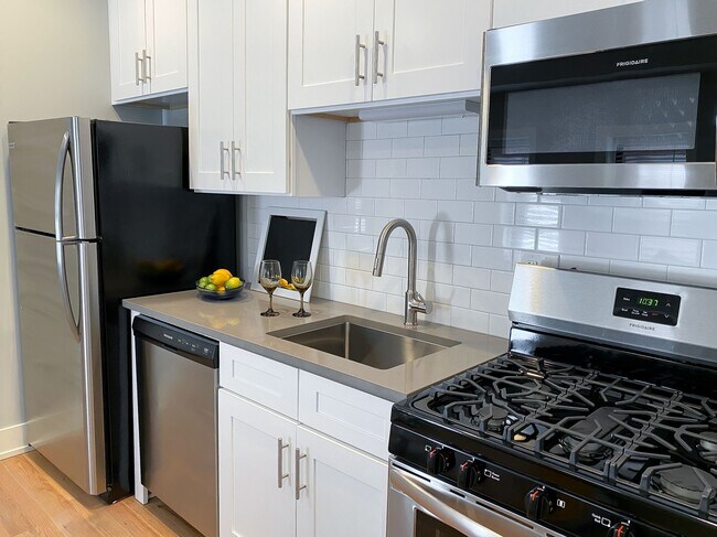 Foto del edificio - 354-58 W. Dickens / 2103-11 N. Sedgwick