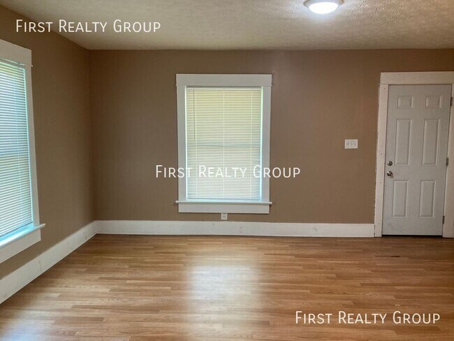 Building Photo - 1208 Kammer Ave