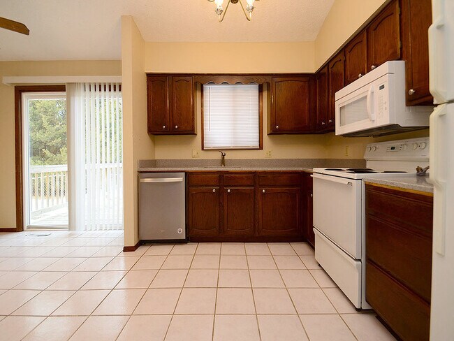 Building Photo - 2206 Scarborough Dr