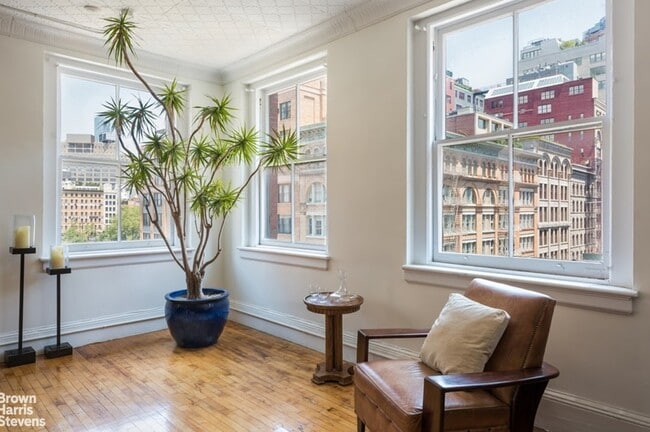 Building Photo - LIVE LARGE IN PRIME TRIBECA