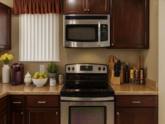 Foto del edificio - Charming 2BR 2BA Home w/  Full Appliance Suite • Fenced Yard • Driveway Parking in Miramar