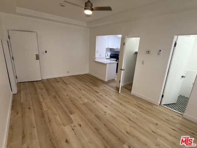 Building Photo - 821 S Wilton Pl