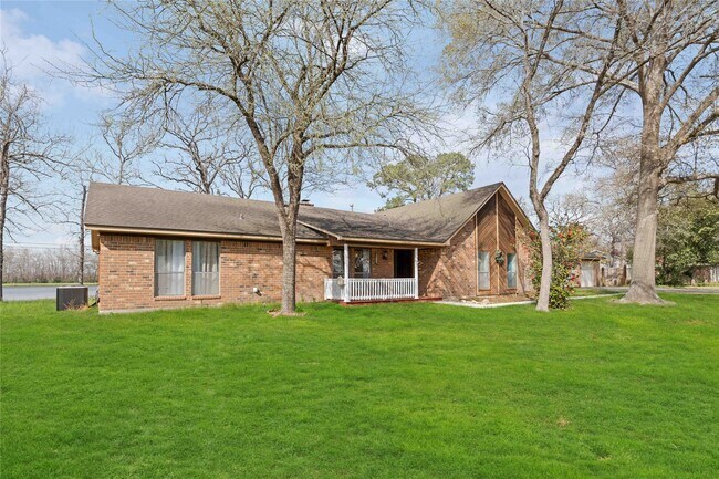 Foto del edificio - 911 Brook Forest Dr