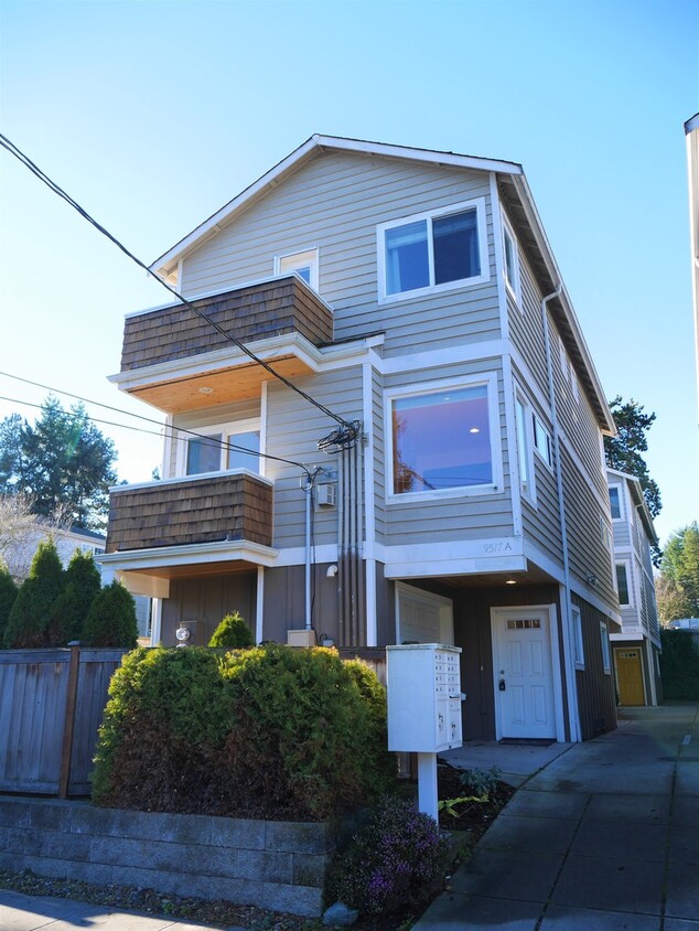 Primary Photo - 9517A 8th Ave NW