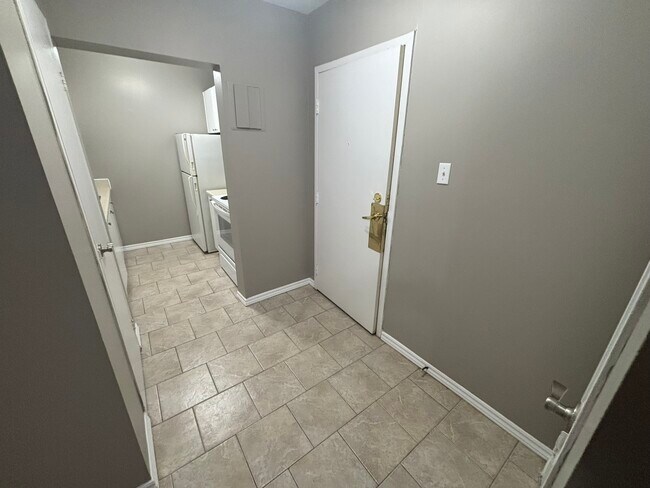 Building Photo - 225 Old Carriage Dr