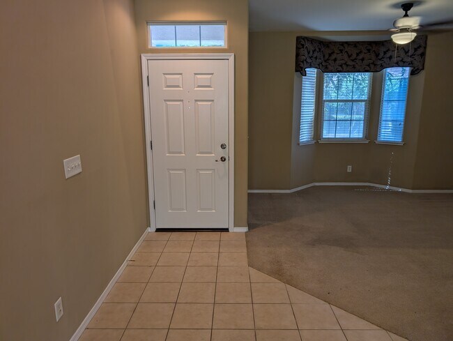 Building Photo - 753 W Bordeaux Ln